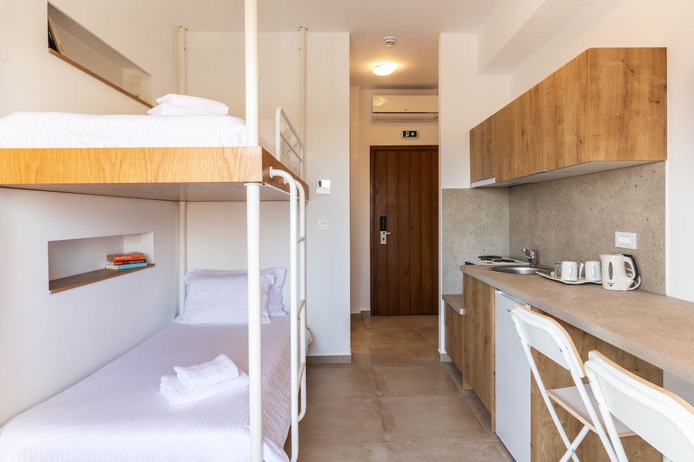 Mykonaki Hotel 16/36