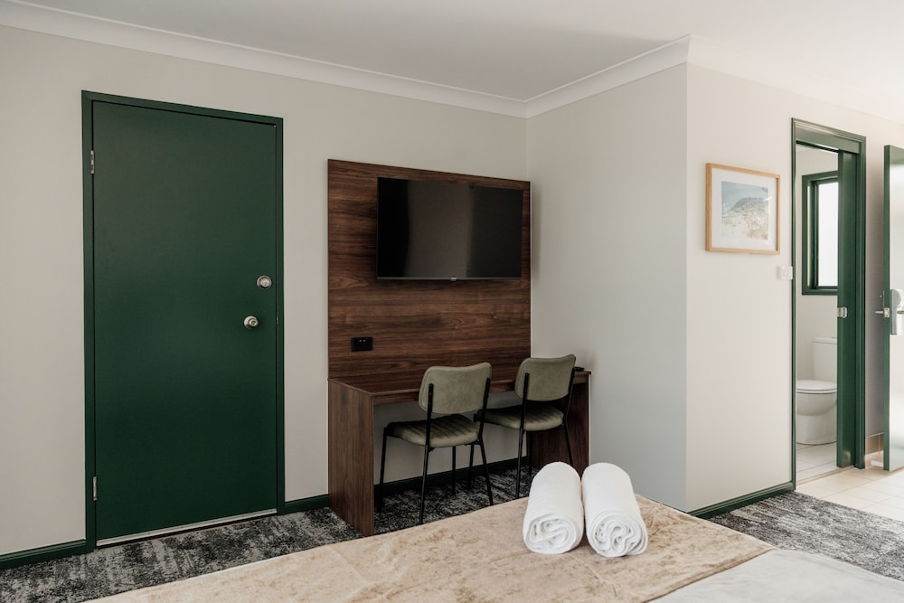 Wallaby Hotel 14/34