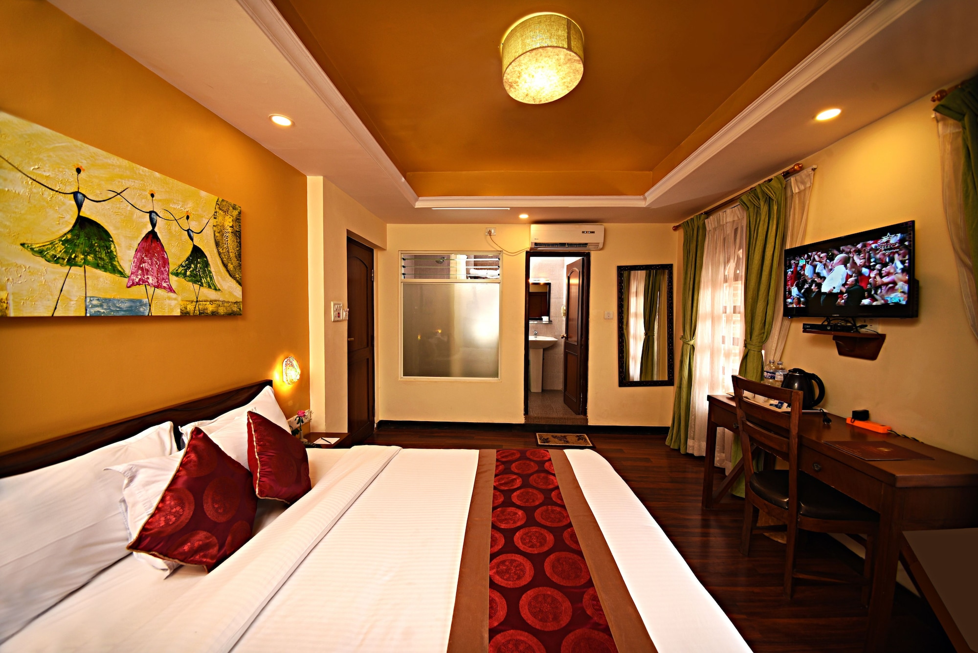 DELUXE, DOUBLE OR TWIN BED