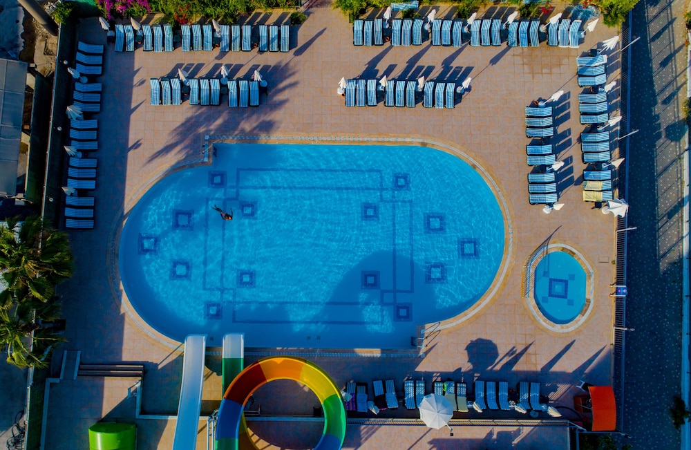 Throne Beach Resort and Spa 41/50