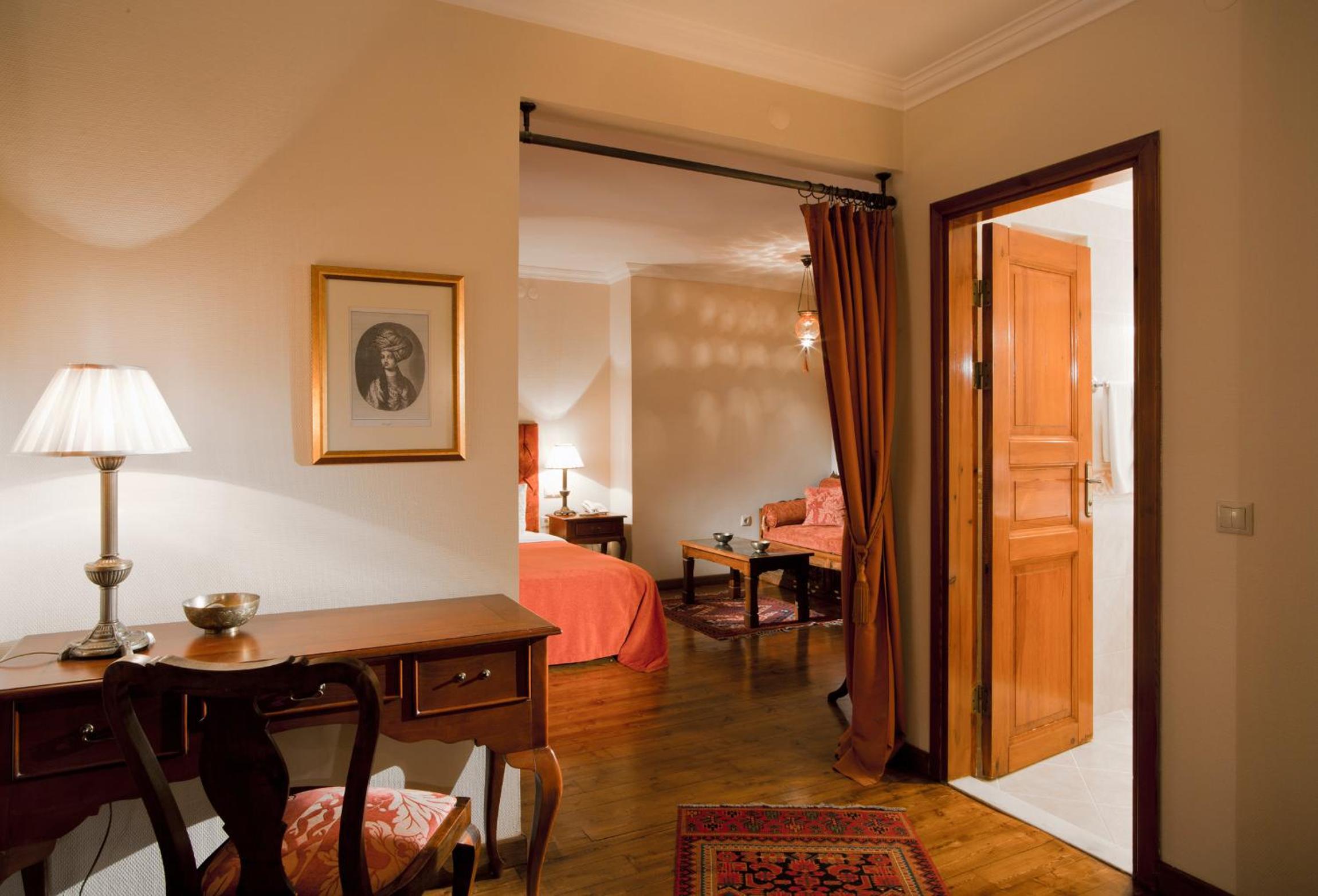 غرفة ثلاثية بسرير كوين وسرير فردي، Hotel Sari Konak 3/4