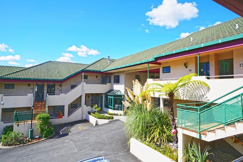 Ashwood Manor Motor Lodge 8/28