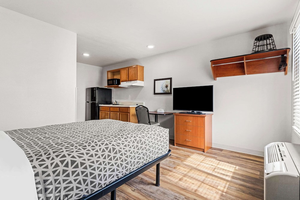 WoodSpring Suites Tulsa 23/39