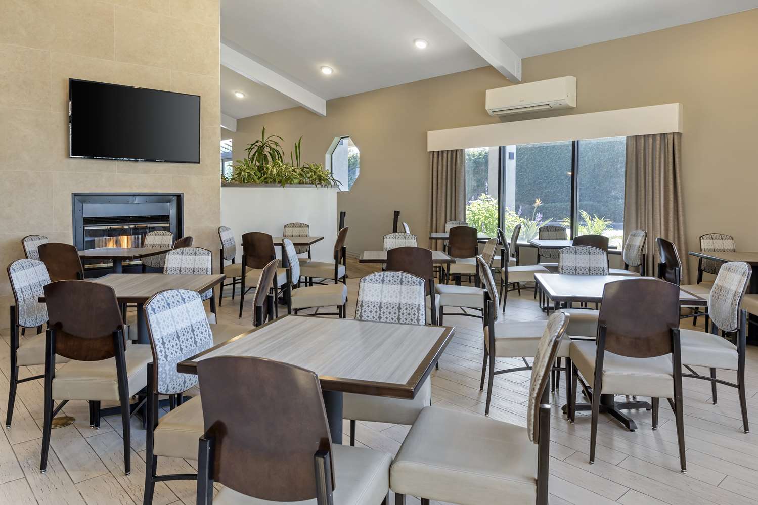 Best Western Plus Executive Inn 38/47
