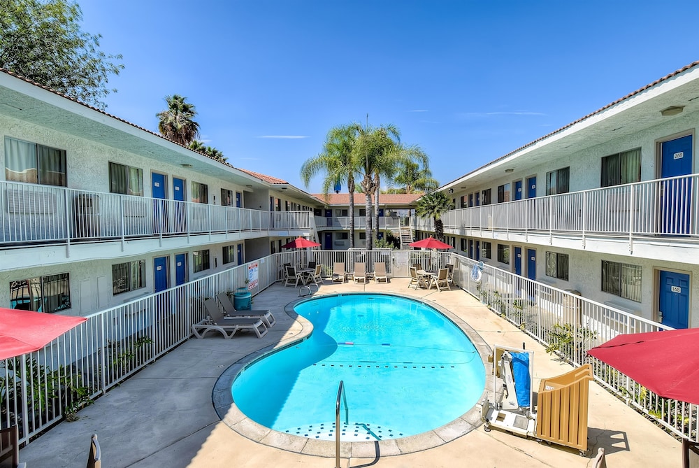 Motel6 Rowland Heights, CA - Los Angeles - Pomona 7/49