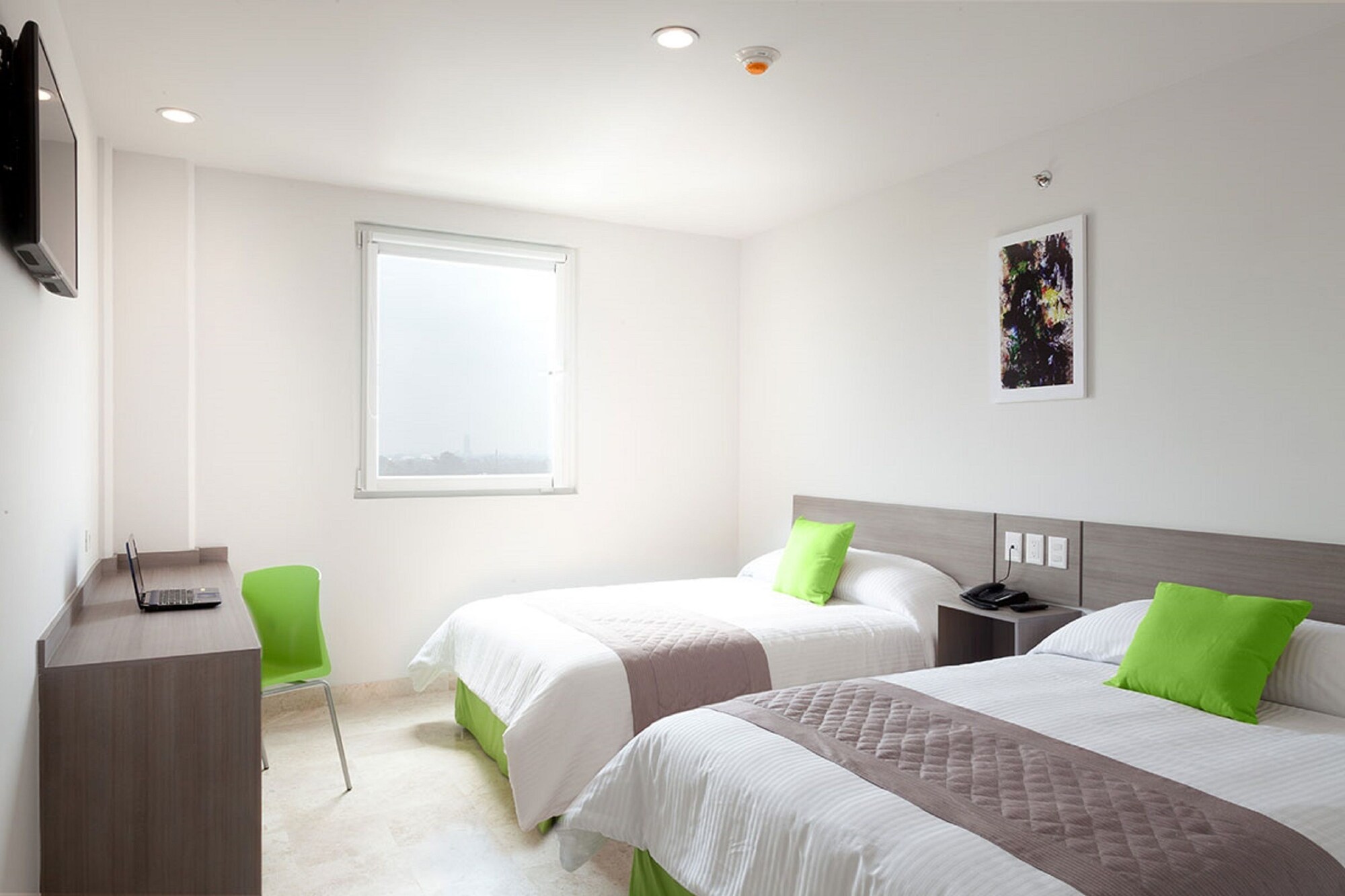 STANDARD, 2 DOUBLE BEDS
