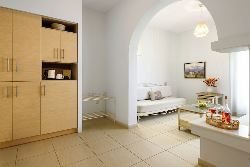Finikas Beach Hotel 50/50