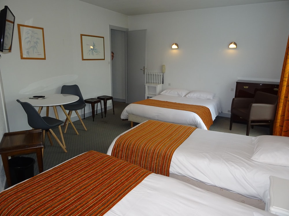 BRIT HOTEL LA CROIX BLANCHE 11/60