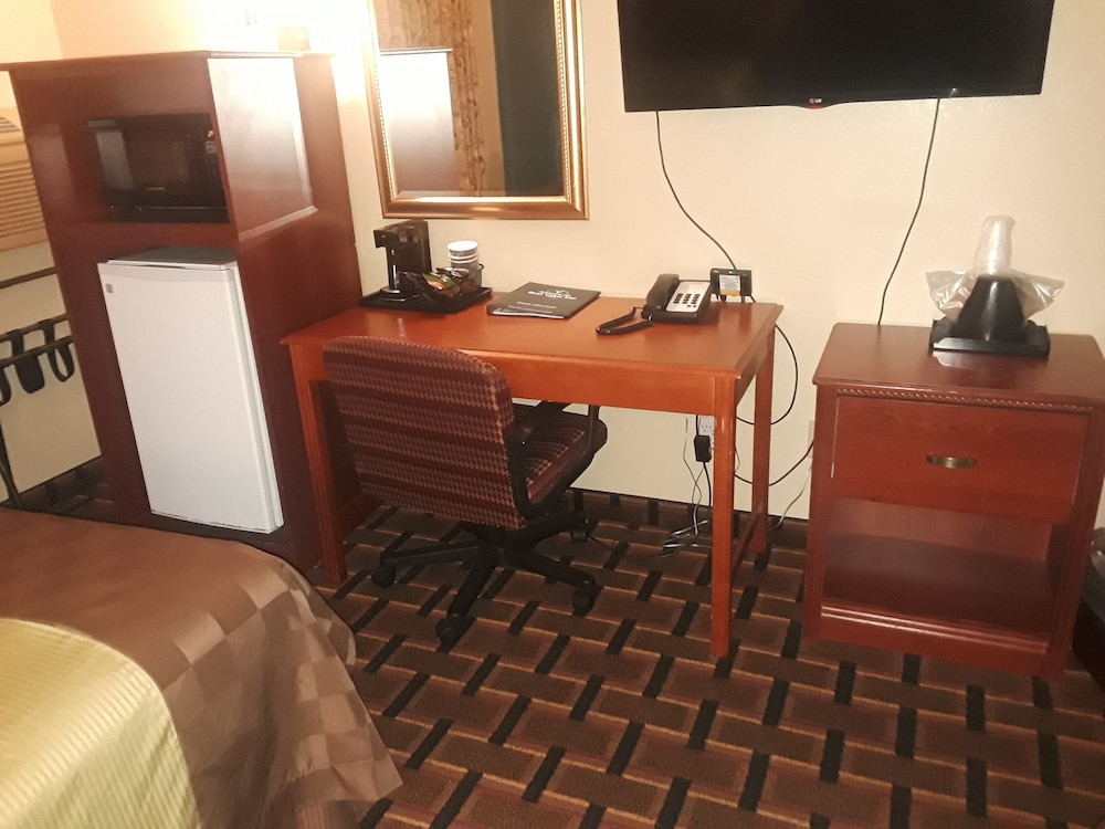 Faribault Hometown Inn & Suites 34/41