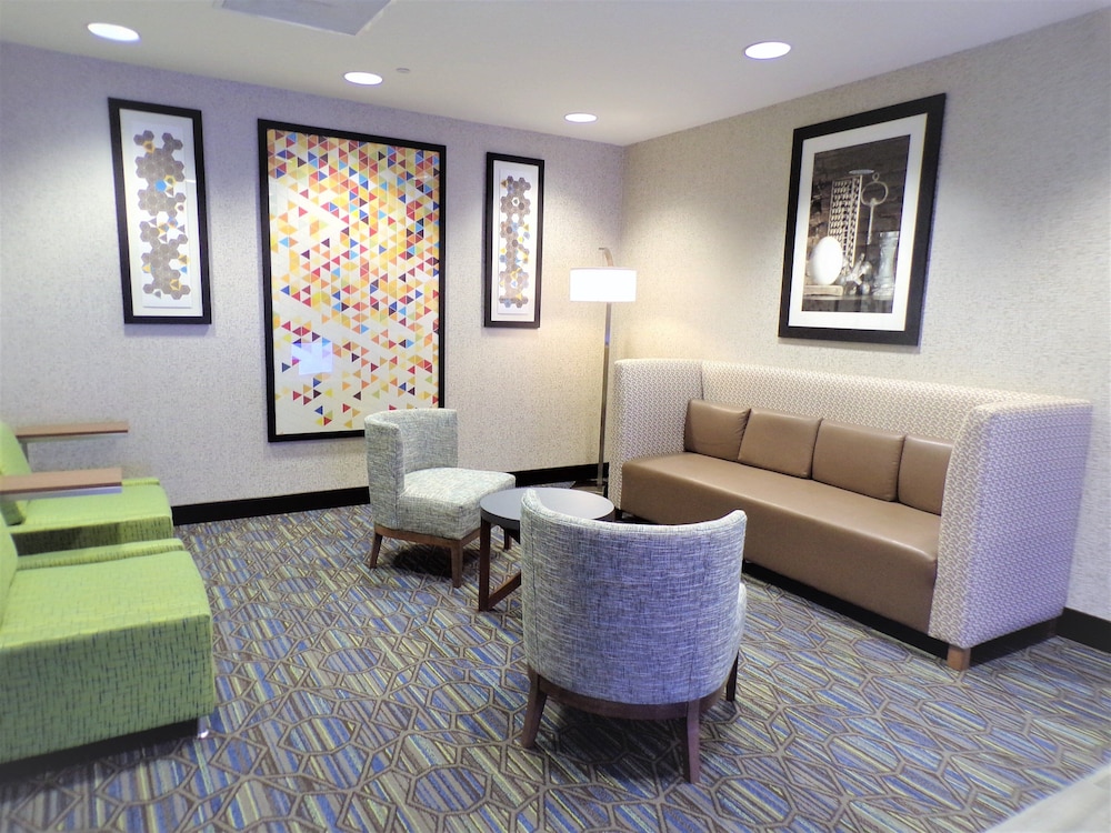 Holiday Inn Express Hotel & Suites Largo-Clearwater 32/40