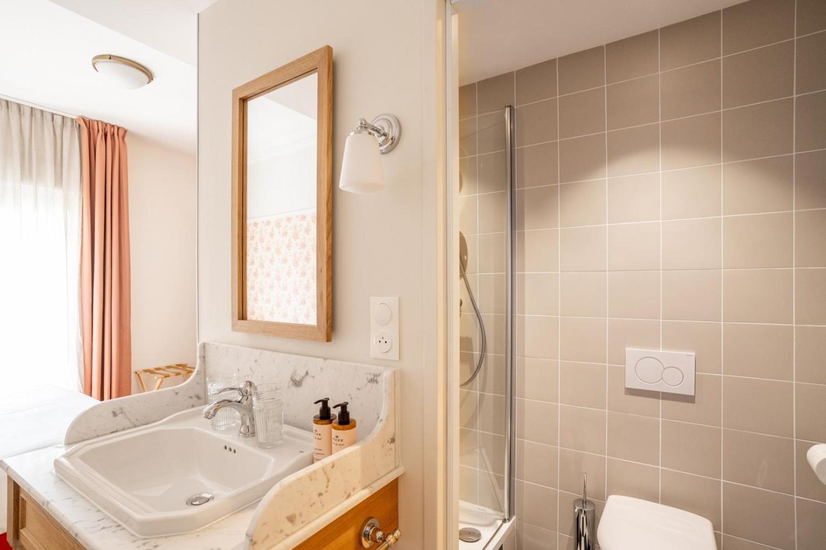 غرفة كلاسيكية بإطلالة على الفناء، Villa Camille Hotel & Spa 5/6
