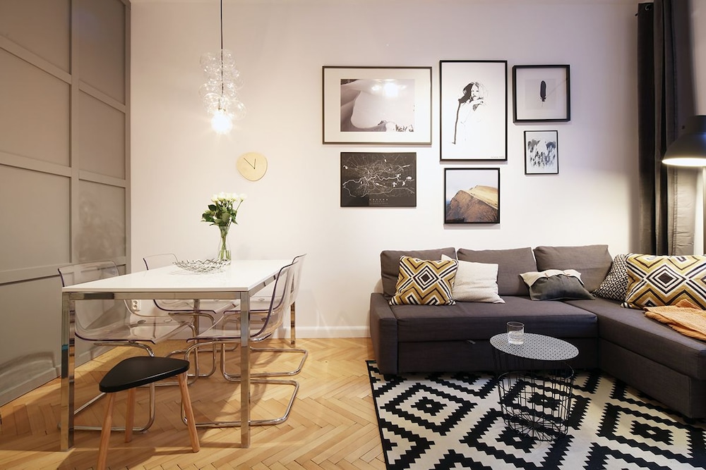 Luxury Mint Apartments Main Square 32/50