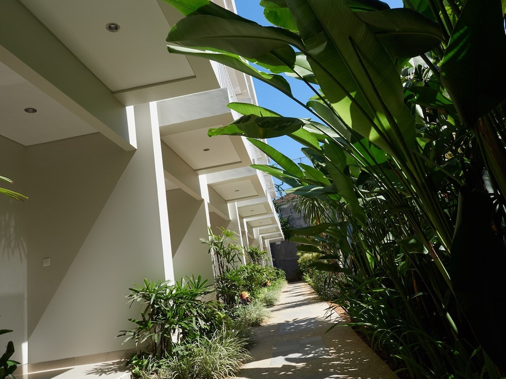 Abian Harmony Hotel 76/79