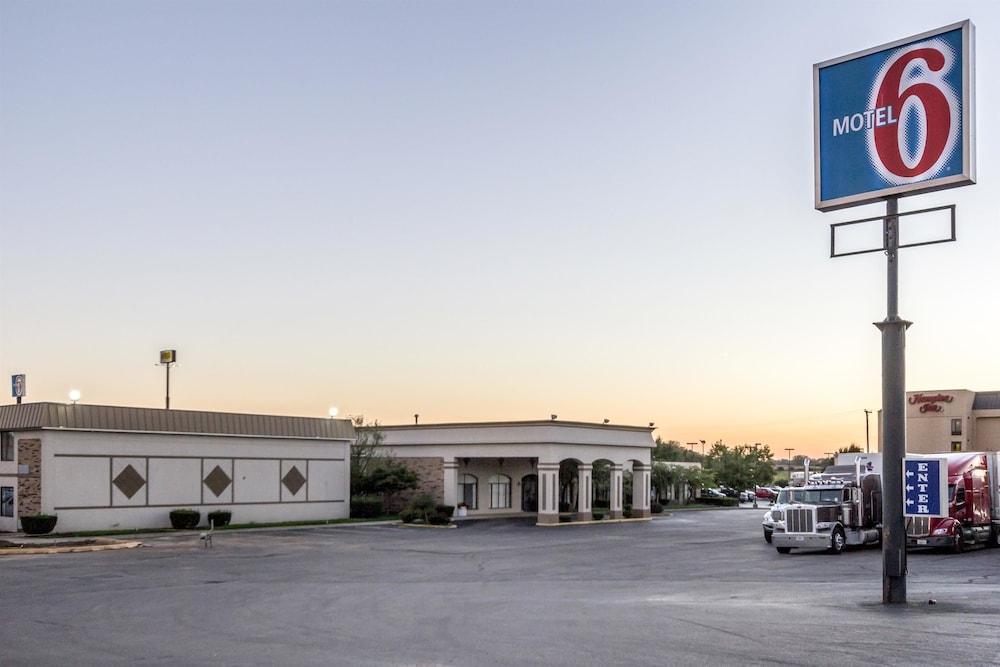 Motel6 Springfield, OH 53/60