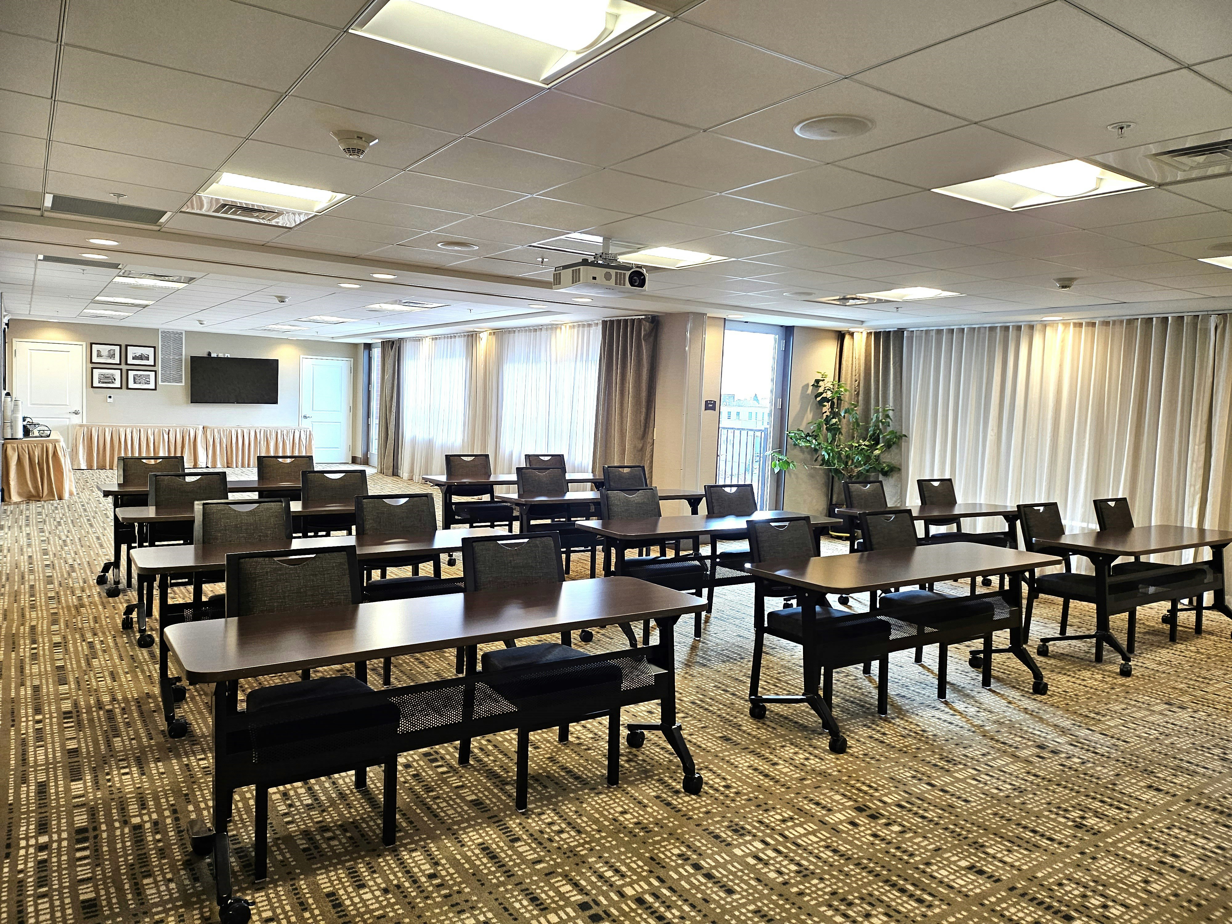 STAYBRIDGE SUITES MARQUETTE 72/82