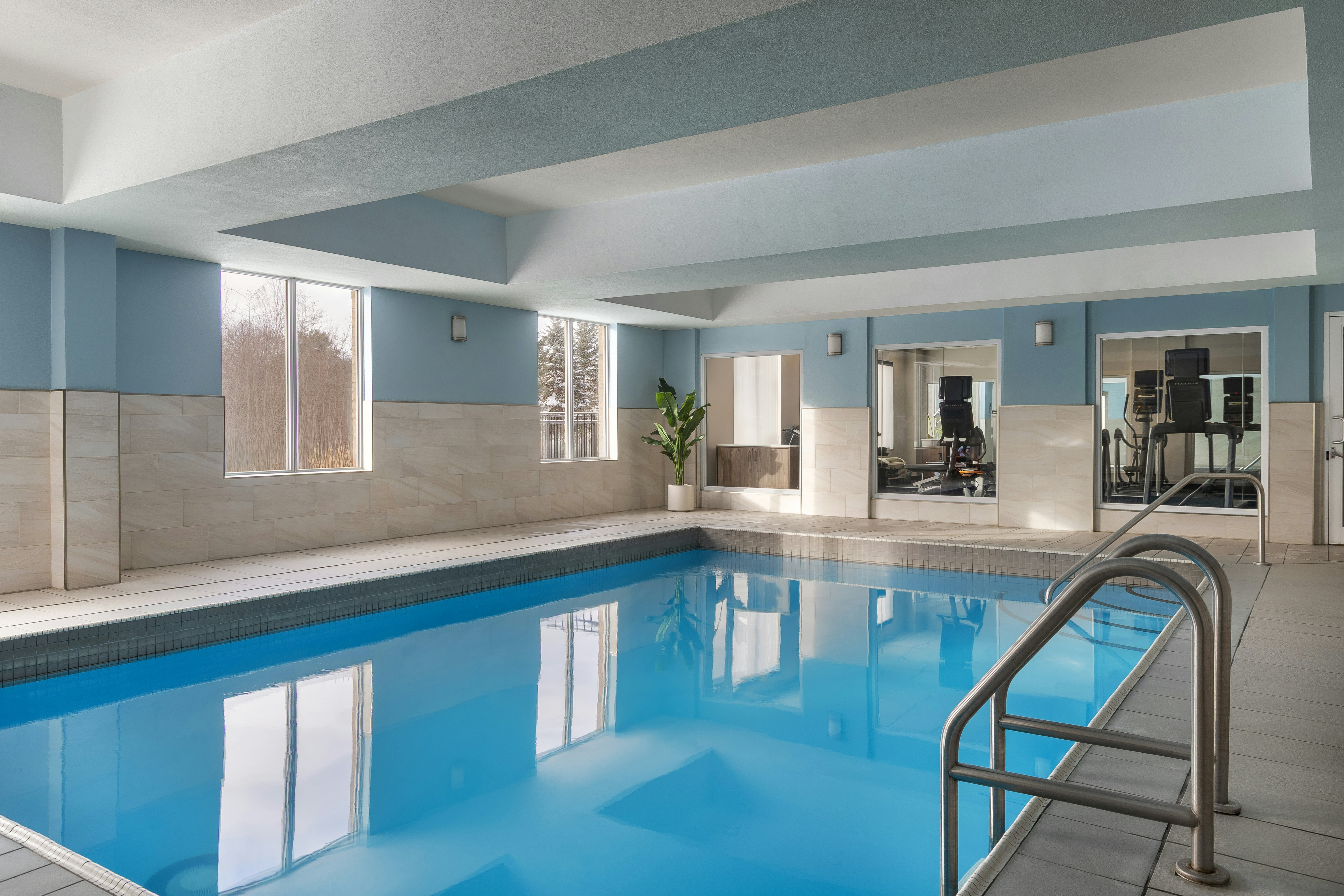 Holiday Inn Express Suites 31/66