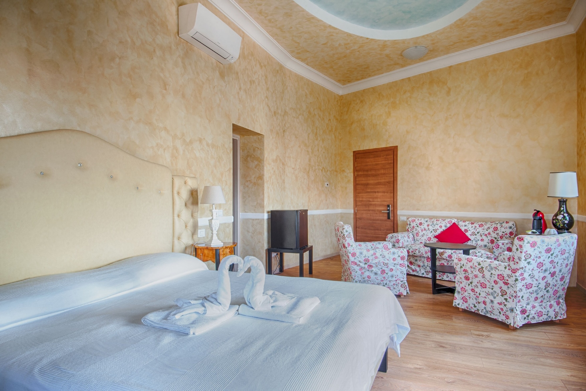 JUNIOR SUITE, STUDIO, RIVER VIEW