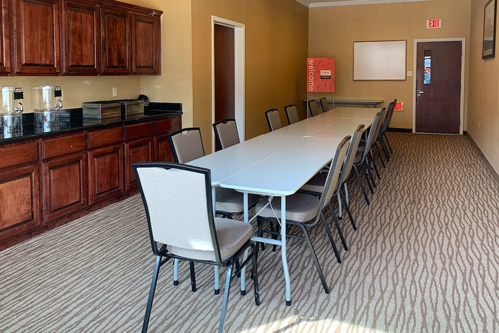 Comfort Suites Texas Ave. 21/28