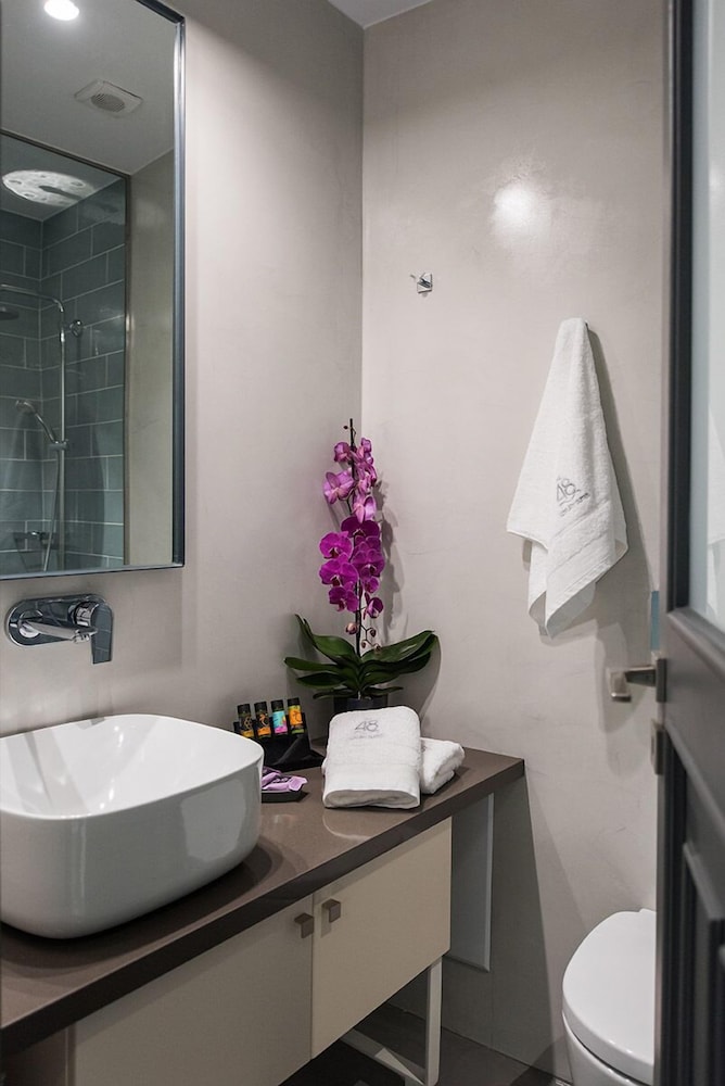 The 48 Suites 44/50