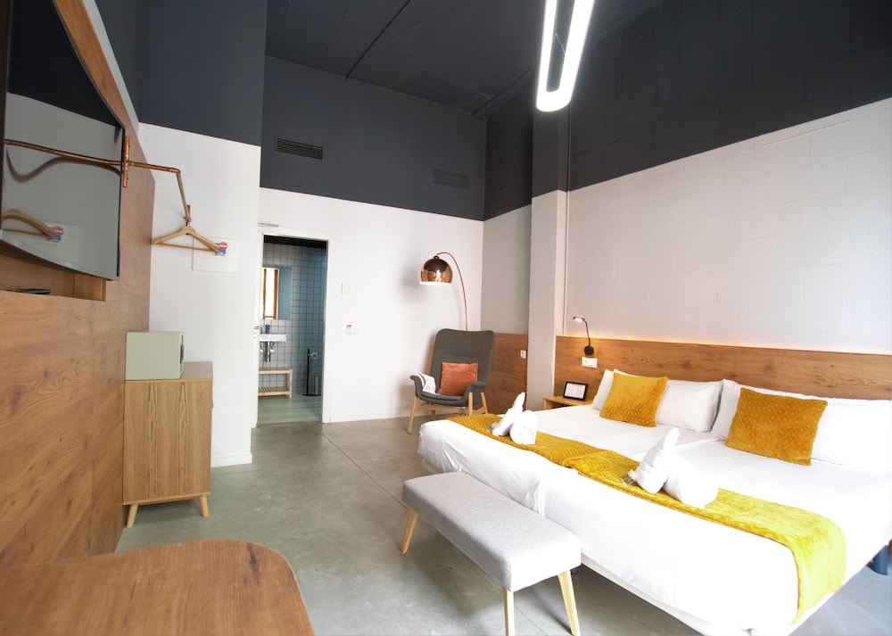 BRICK HOTEL 9/38