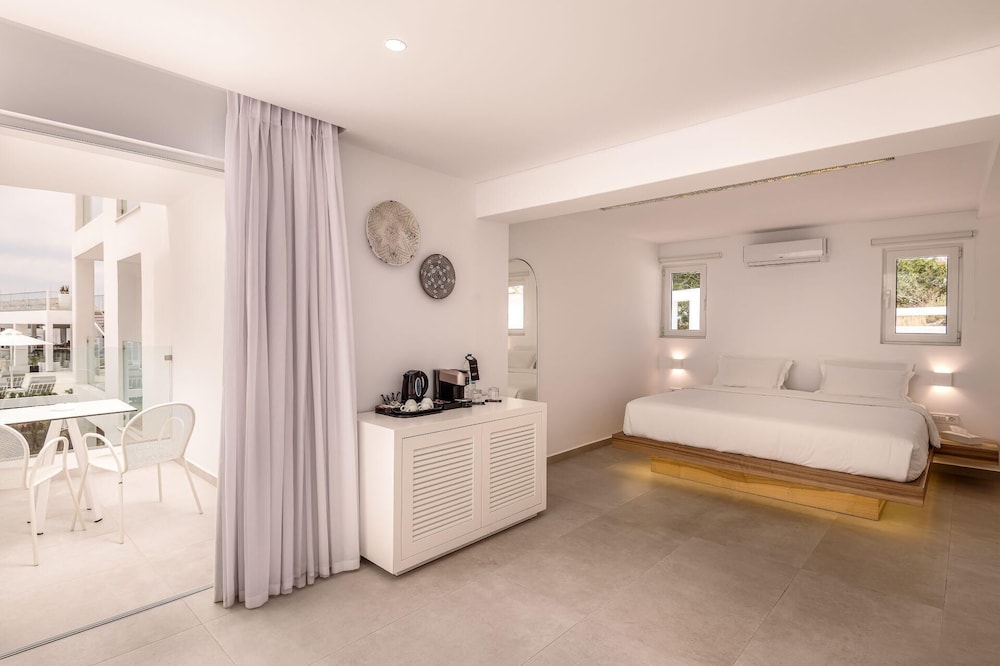 Kantouni Beach Hotel 8/49
