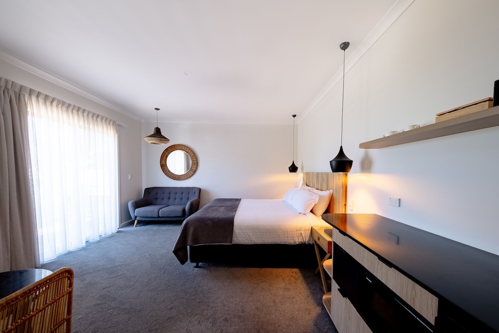 Chimes Spa Retreat 10/50