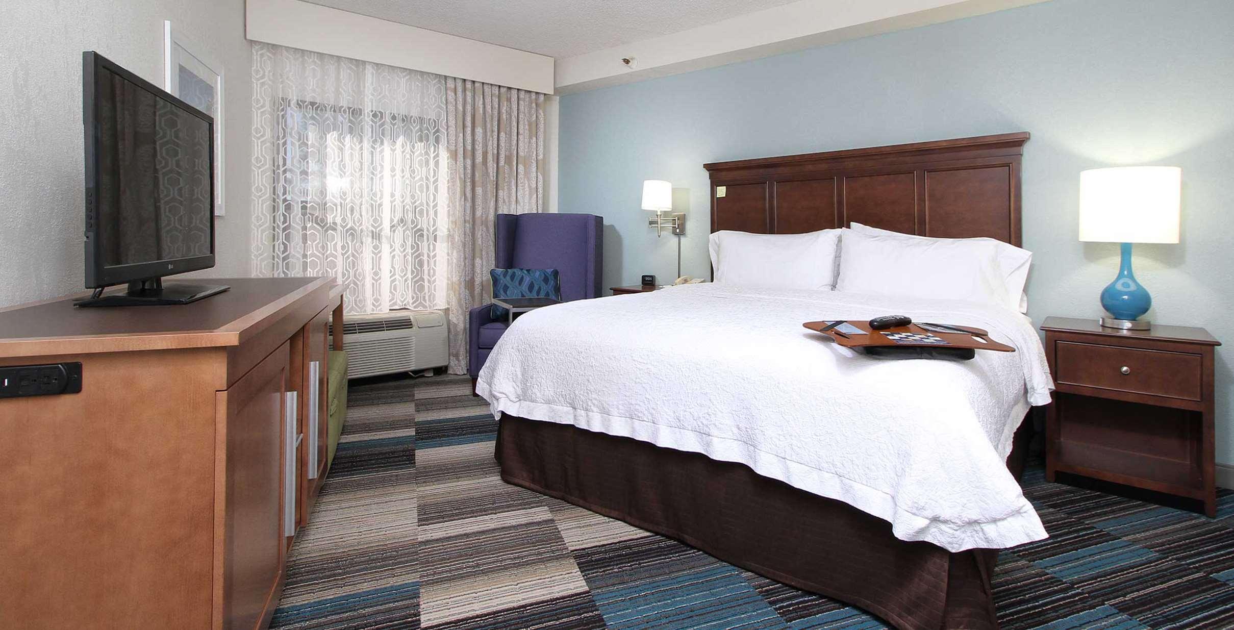 1 BEDROOM, SUITE, KING BED, SOFA