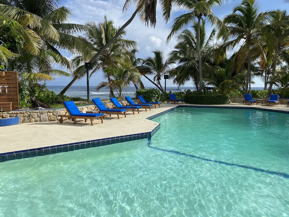 THE PALMS AT PELICAN COVE 31/66