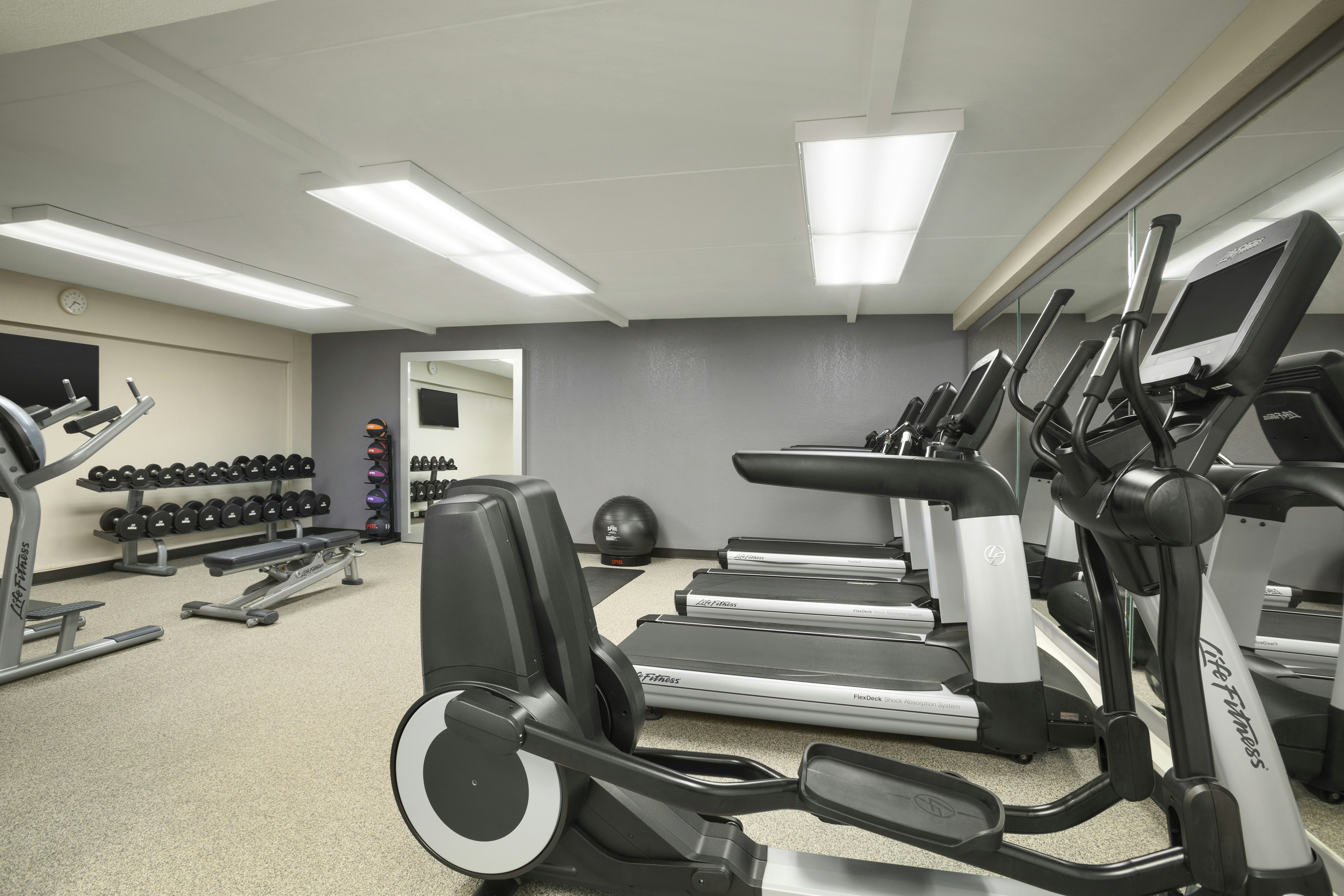 DoubleTree by Hilton Hotel Dallas DFW Airport North 27/53