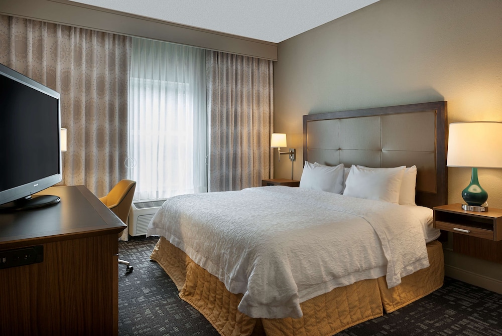 Hampton Inn Suites Charlotte Pineville 14/51