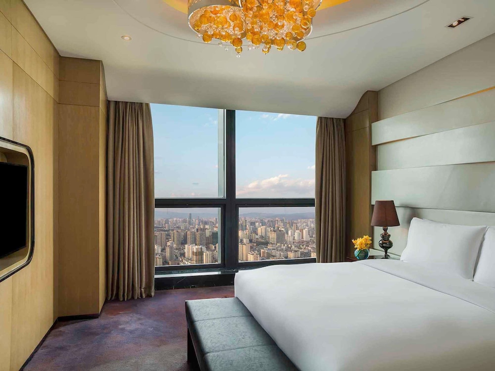 LUXURY, KING BED, CITY VIEW