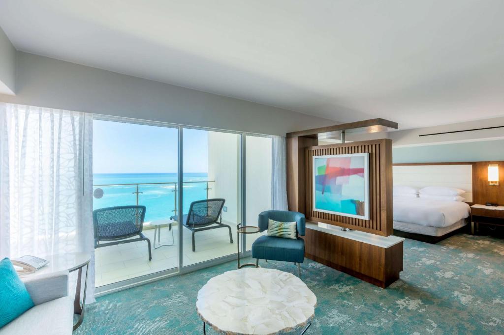 2 Bedrooms, Presidential, Bi Level, Suite, 2 King Beds