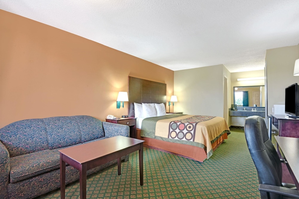 Super 8 by Wyndham Universal City 37/55