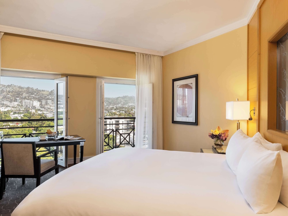 LUXURY, KING BED, PATIO