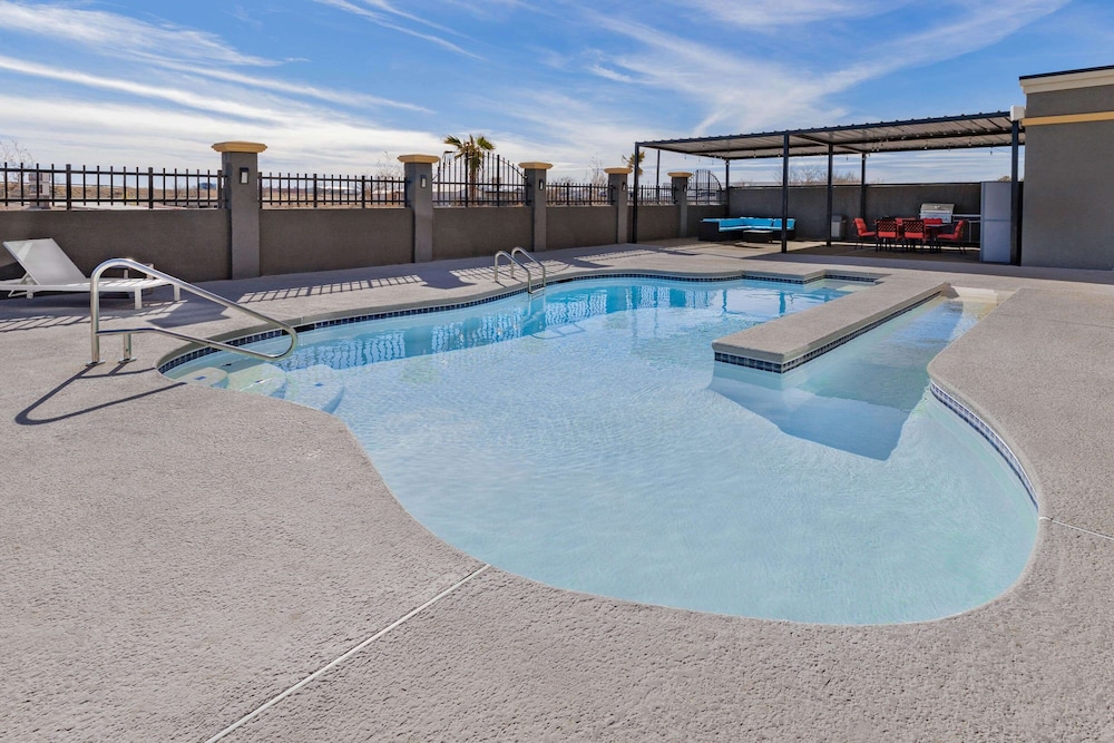 La Quinta Inn Suites By Wyndham Fort Stockton Northeast 36/62