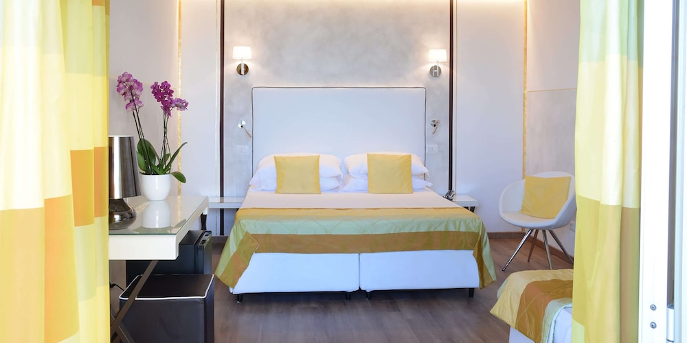 غرفة قياسية بسرير كوين بإطلالة على البحر بشرفة، Hotel Bellevue, Sure Hotel Collection by Best Western 2/4