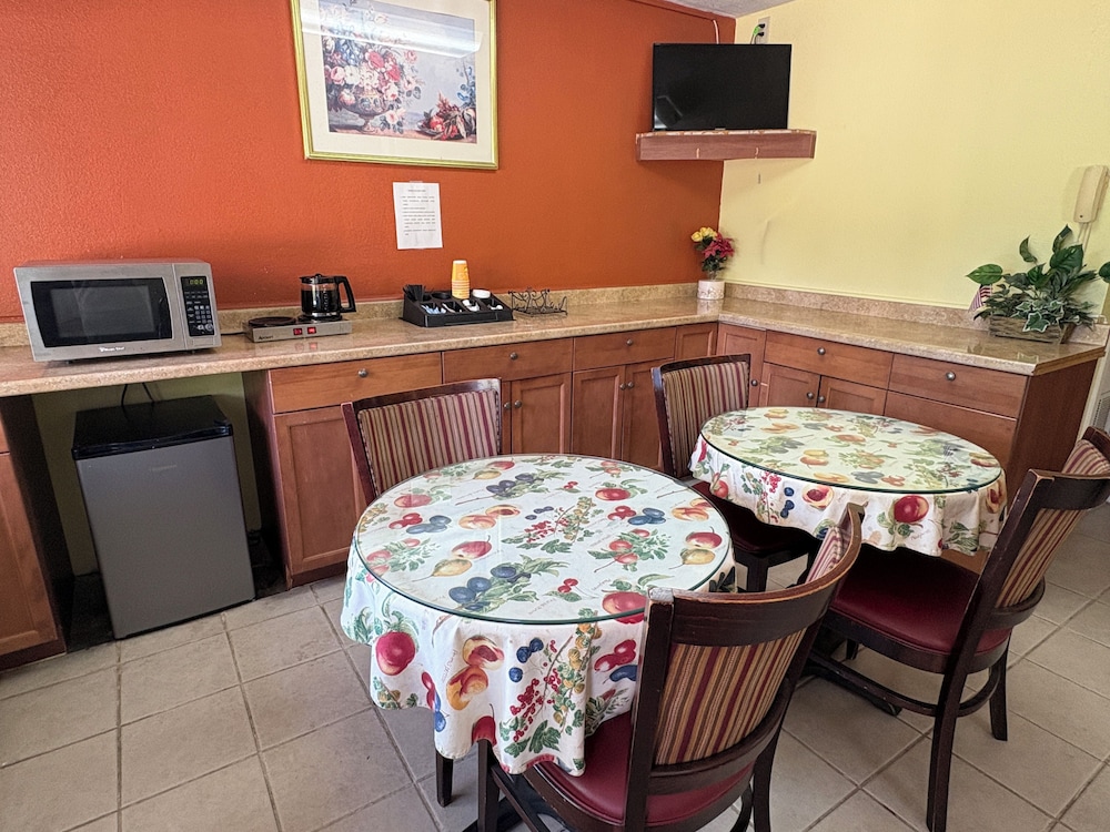 Regency Inn 34/49