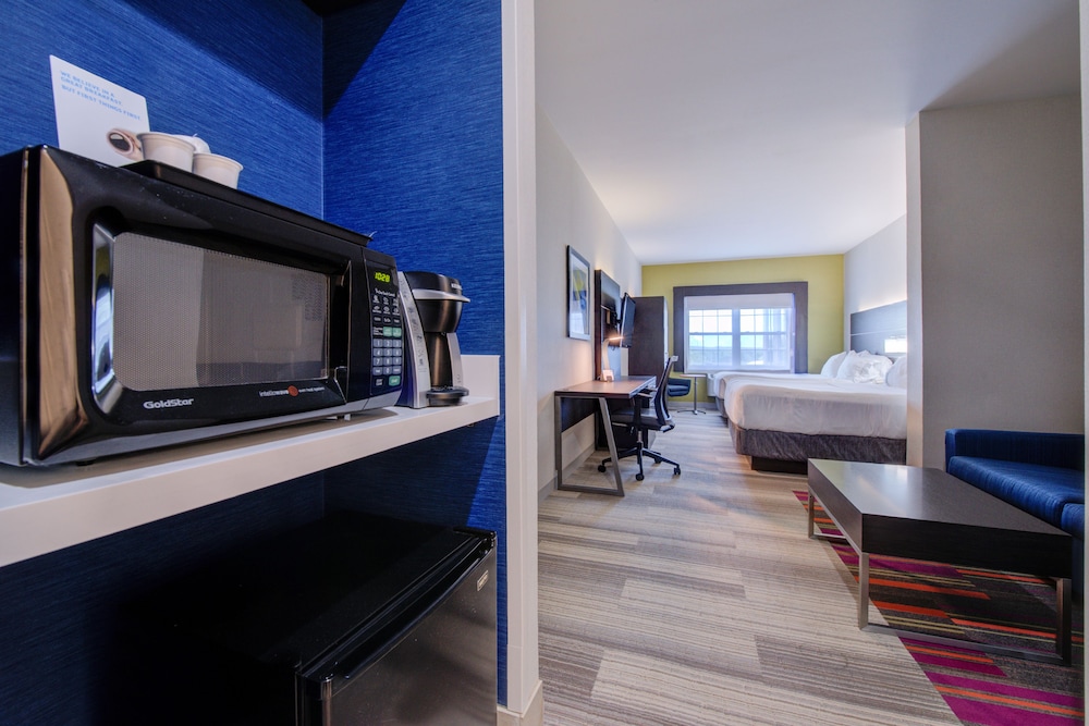 Holiday Inn Express Mystic 34/45