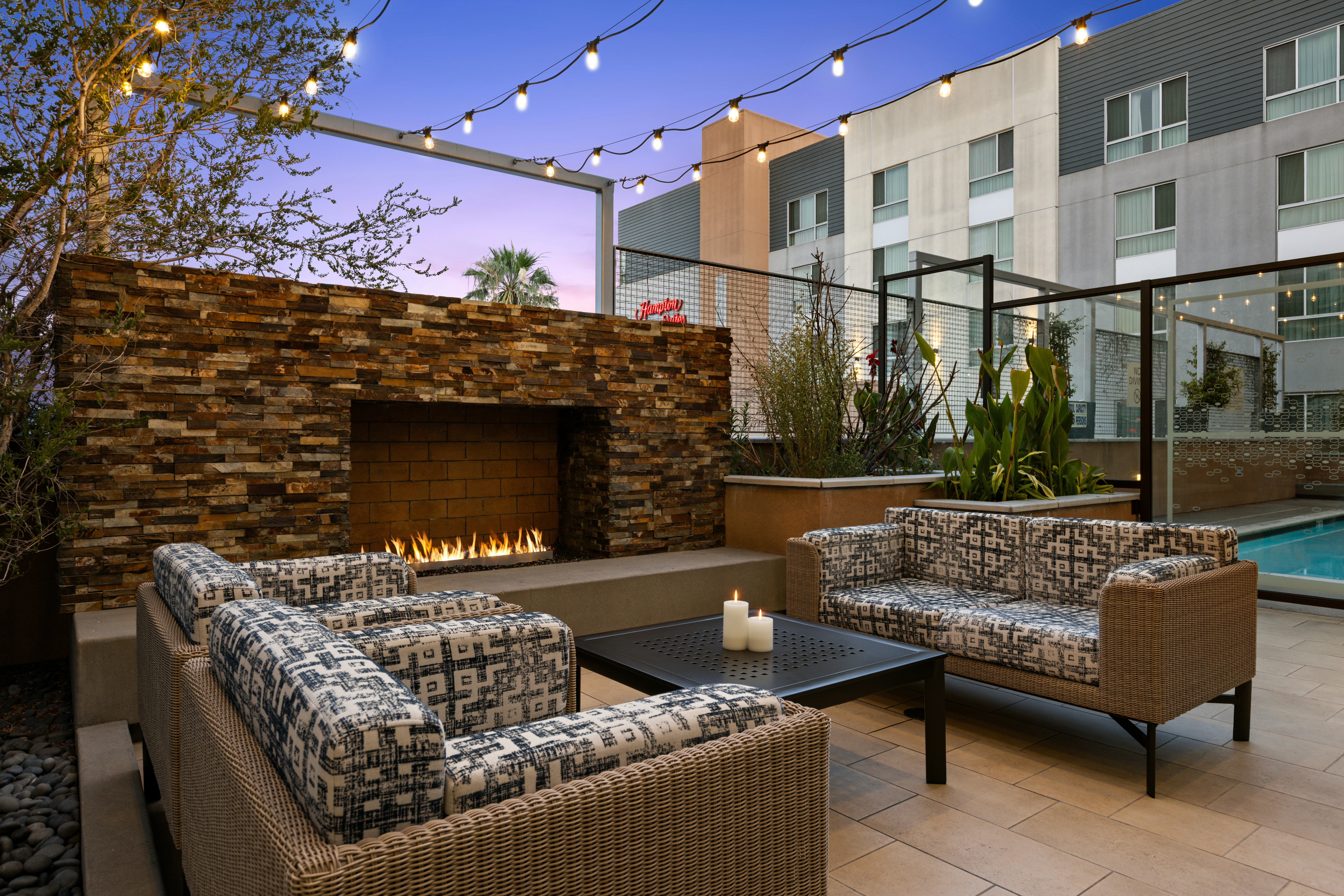 Hampton Inn And Suites Los Angeles Glendale 56/75