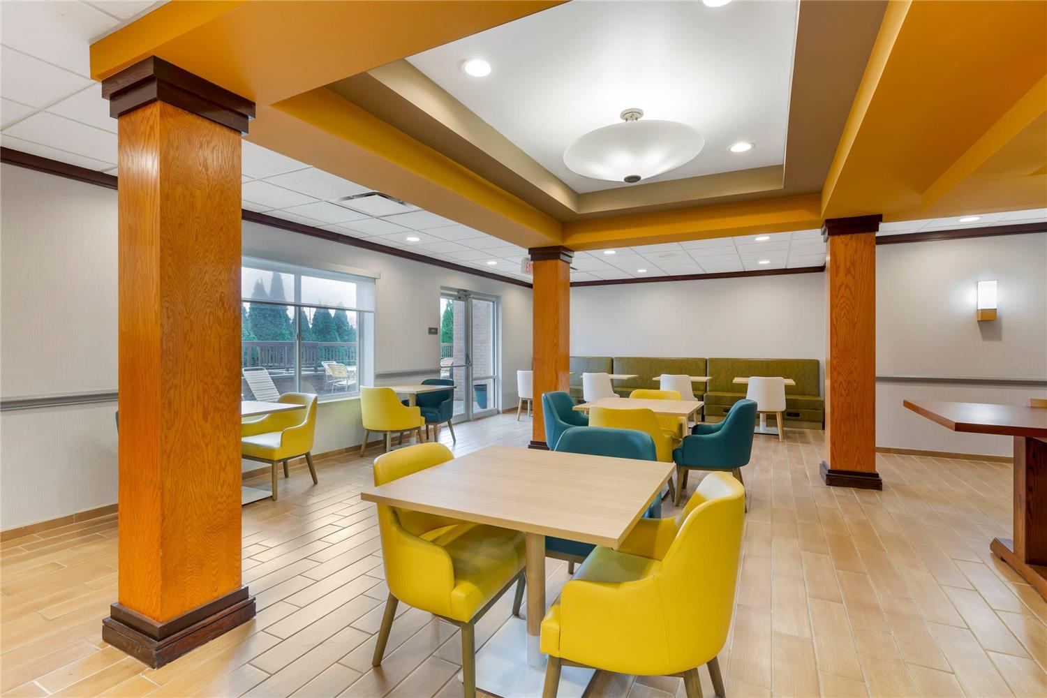 Comfort Inn and Suites Akron South 24/39
