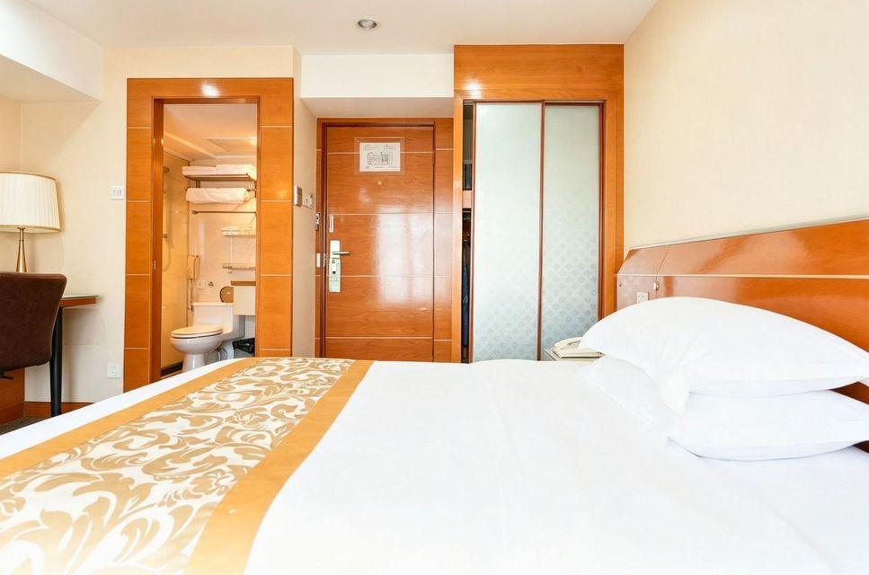 Elegant, Comfortable, Bright, Queen Bed