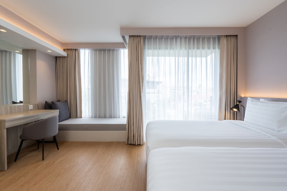 GRAND, DELUXE, TWIN BEDS