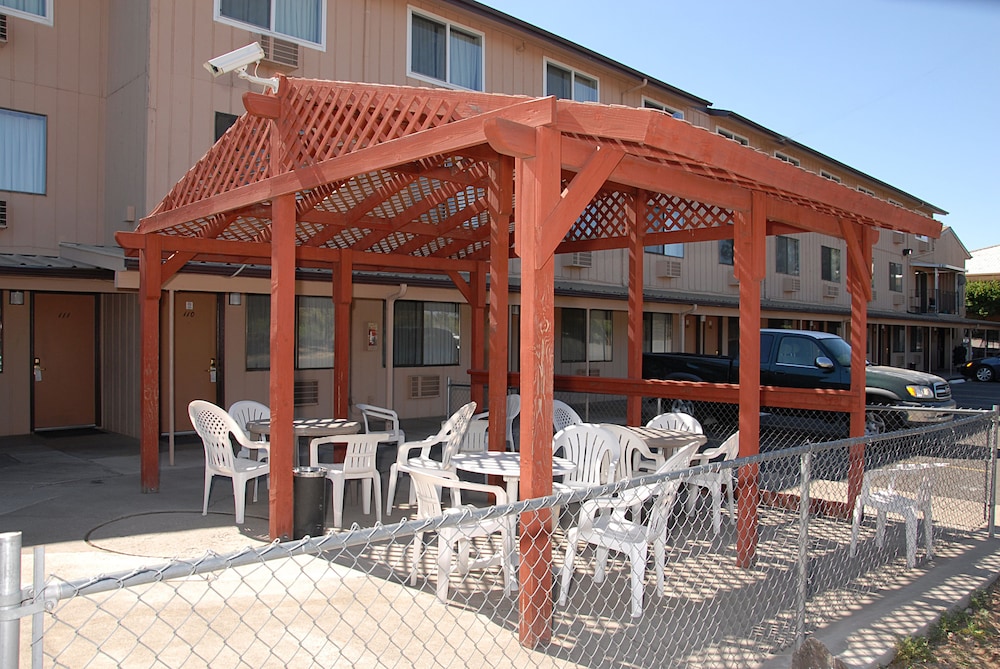 Redmond Inn 3/47