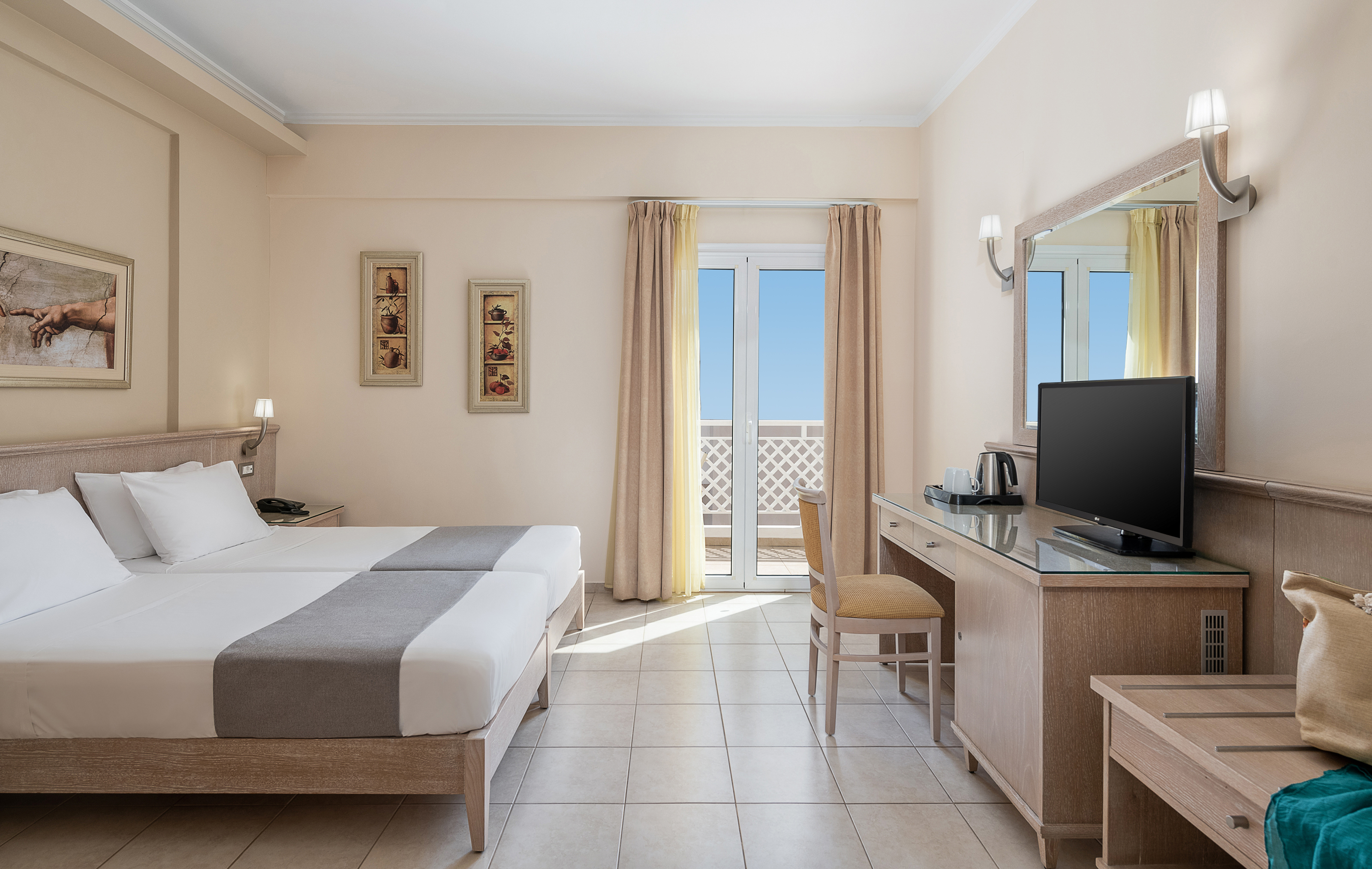 DOUBLE ROOM