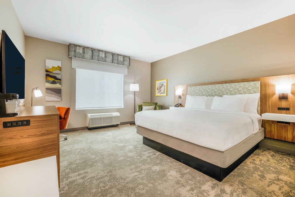 ROOM, KING BED
