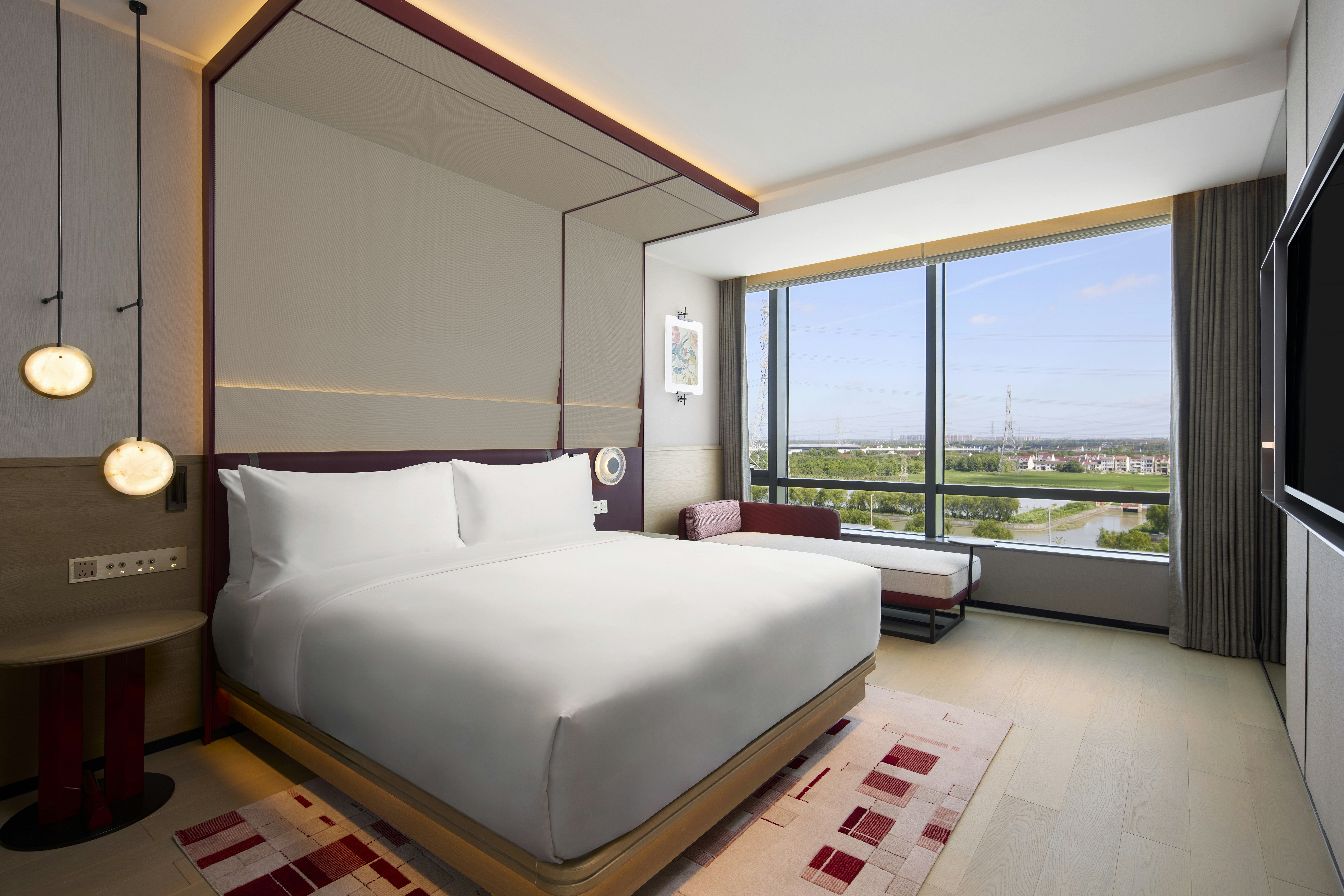 DELUXE, SUITE, KING BED