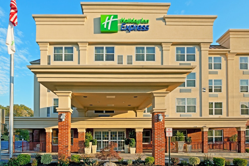Holiday Inn Express Woodbridge 1/64