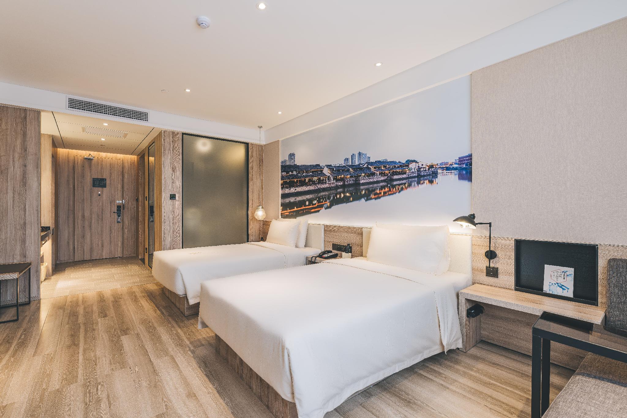 Elegant, Twin Beds, Attic