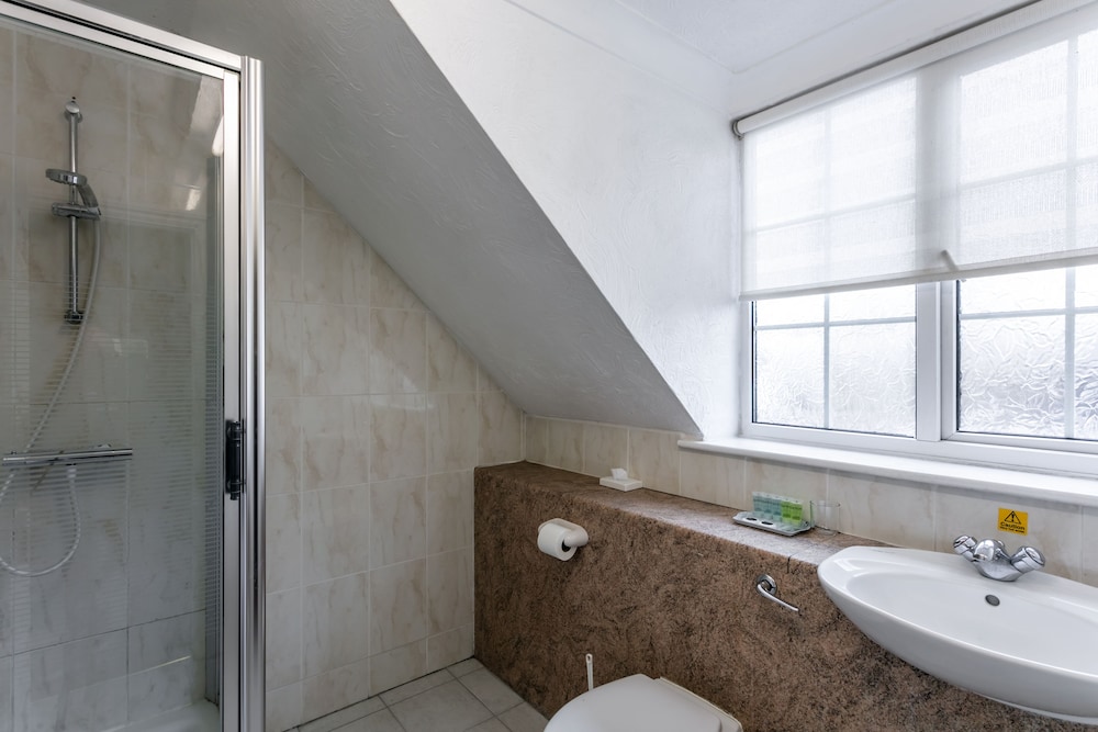 Roydon Marina Village Hotel 41/49