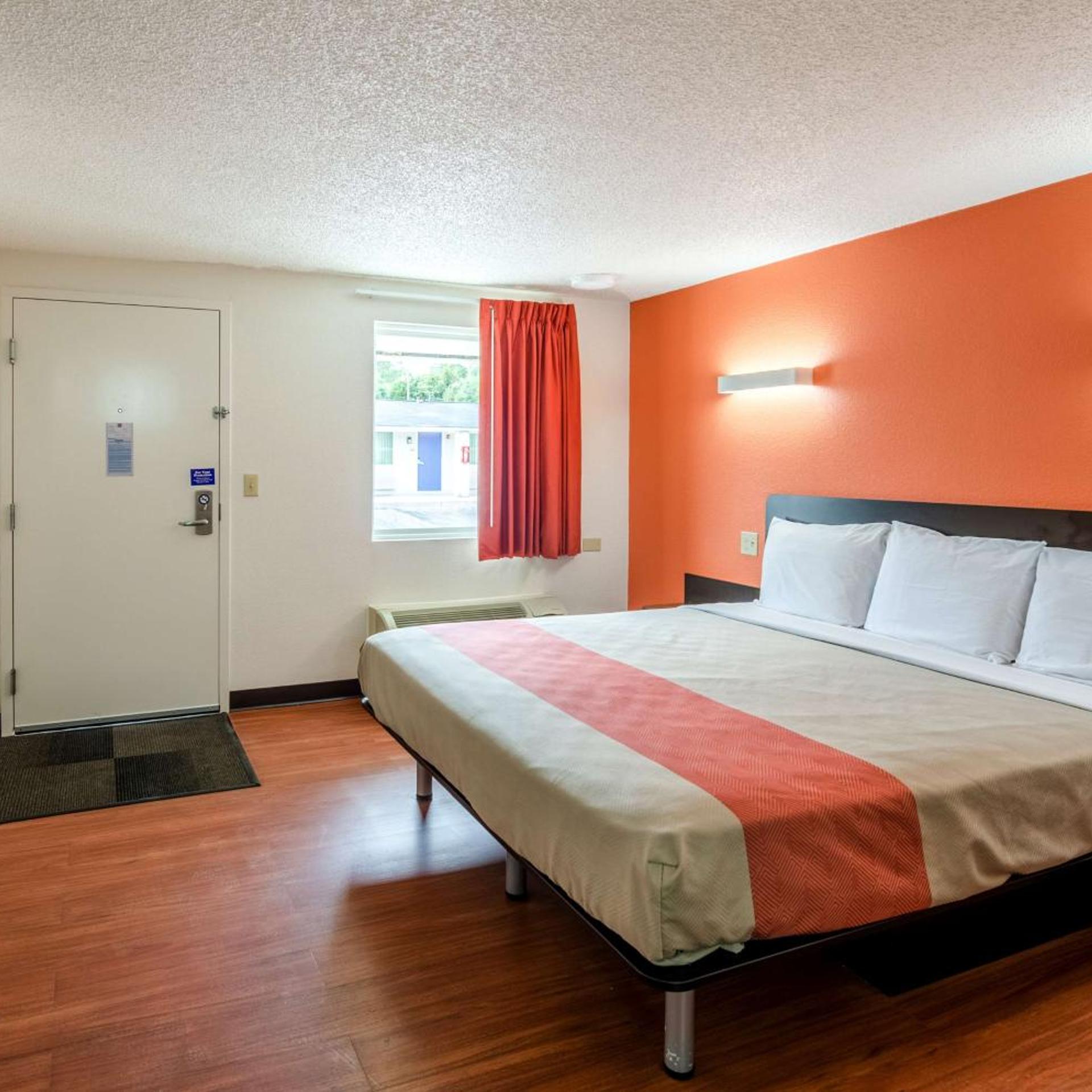1 King Bed ADA/Ri Shower/Non-Smoking